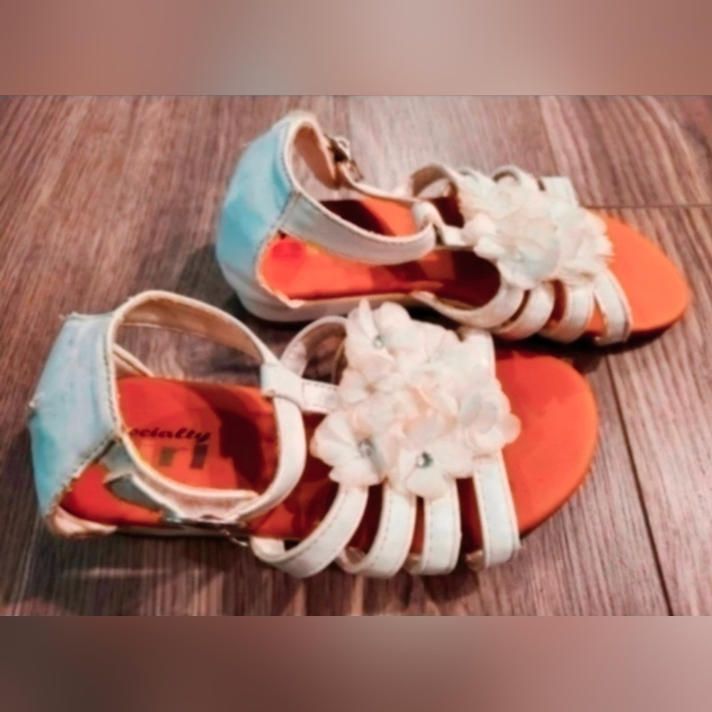 Sandals - Picture 2 of 6